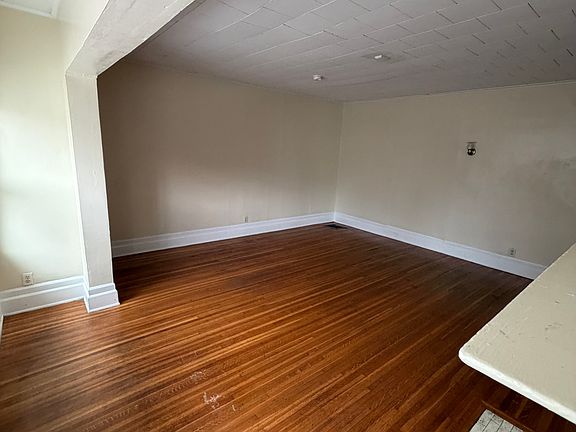 5th image of 309 Elmwood Ave APT 5