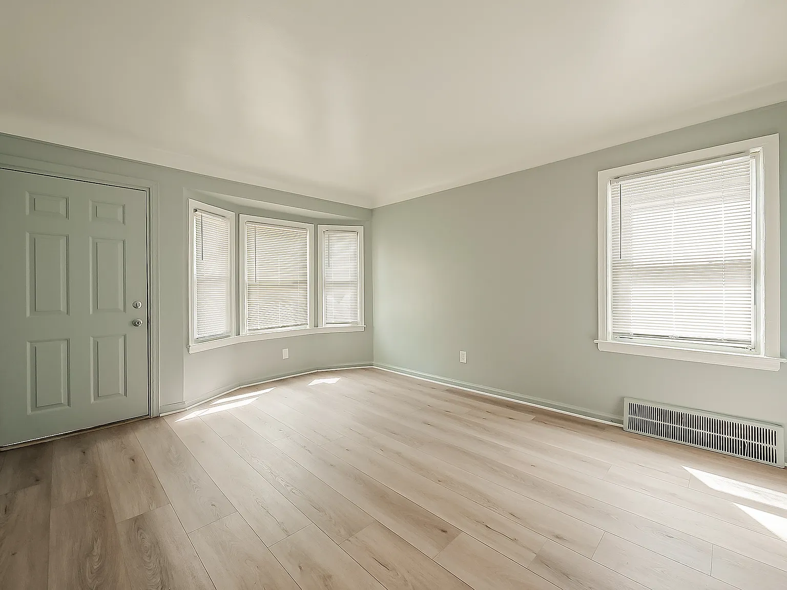 4 bed, 1277 sqft, $1,400 — Photo 2
