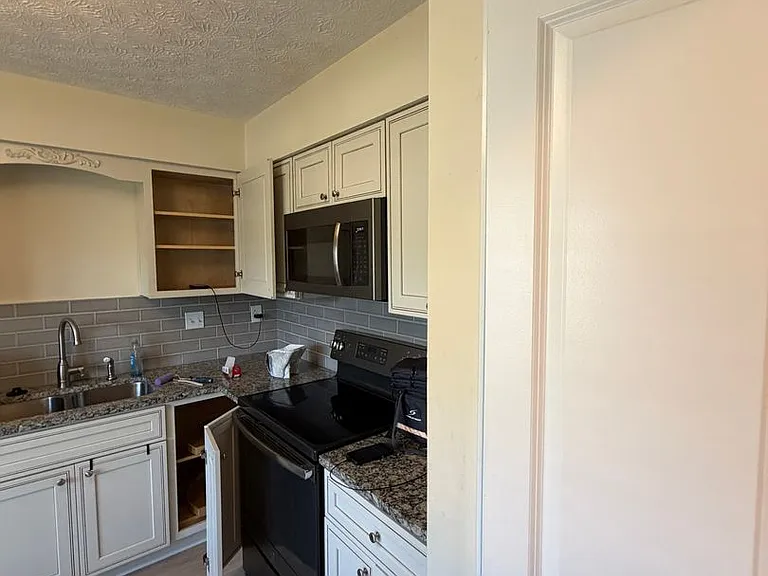 4129 Crest Manor Dr — Photo 7