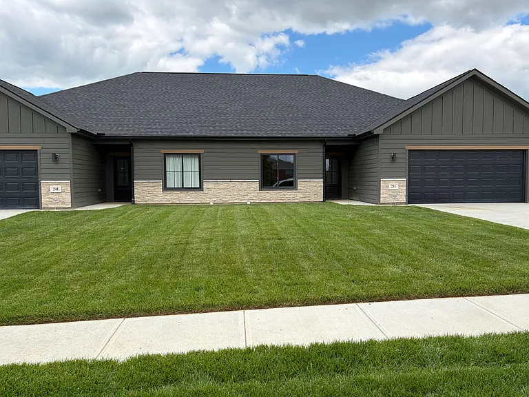 251 Adamsmoor Dr — Photo 3
