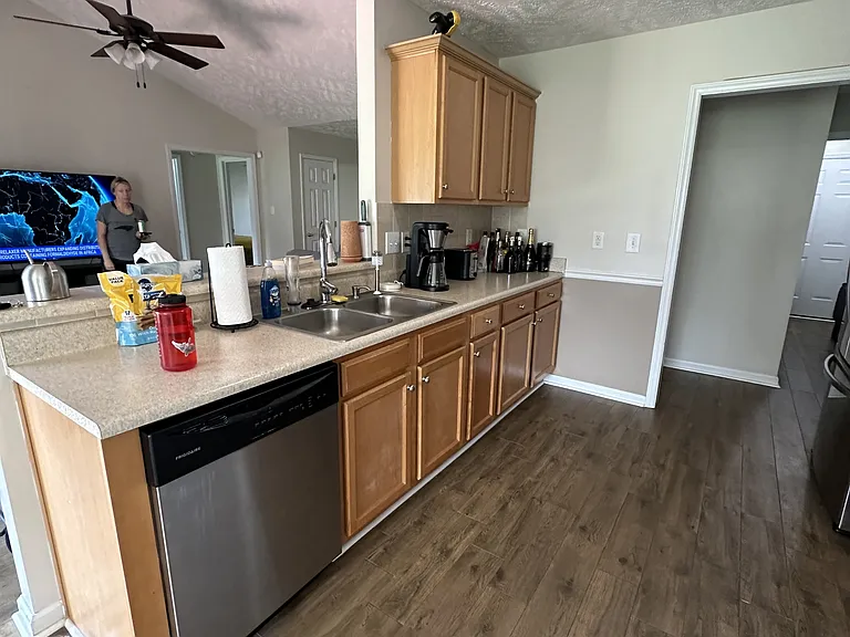 590 Americana Dr — Photo 8