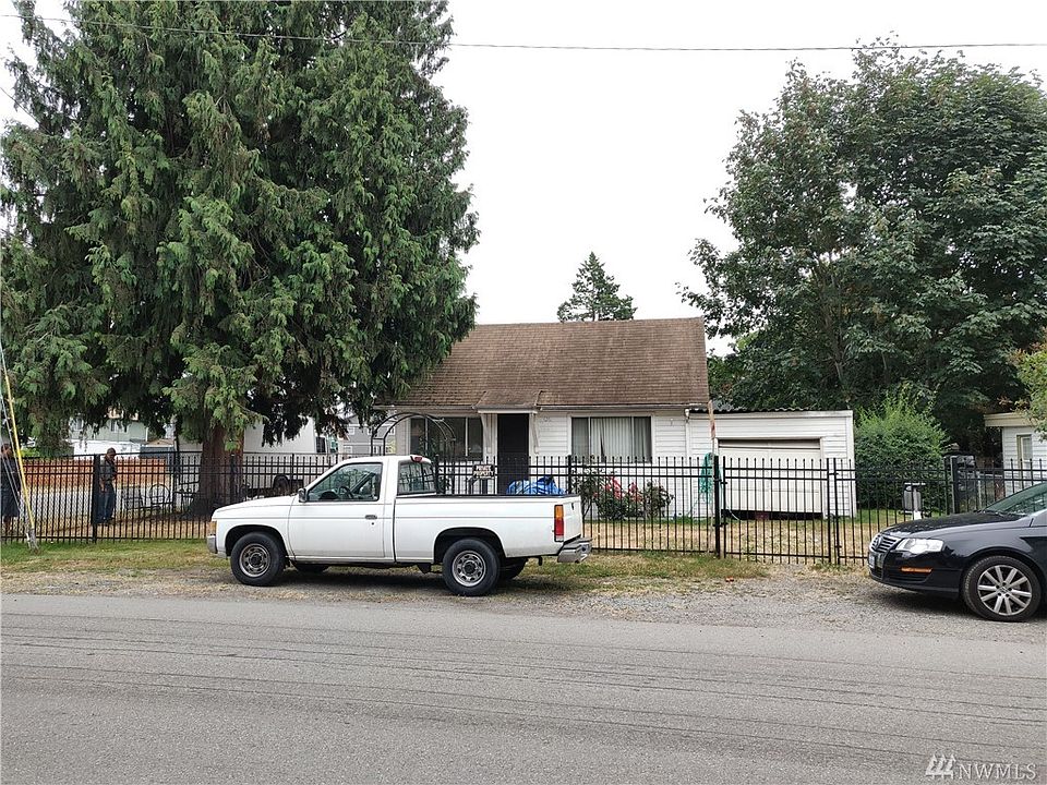 1st image of 126 15th Se 15th St SE