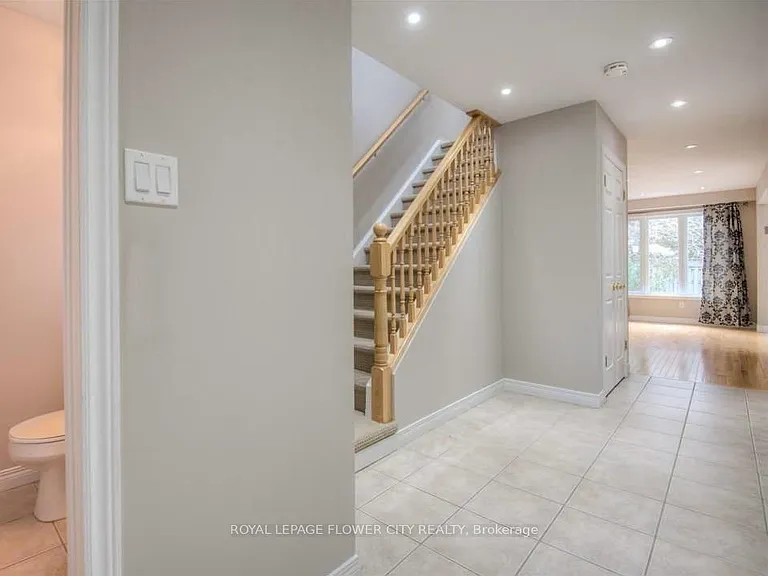 308 Pineland Pl — Photo 1