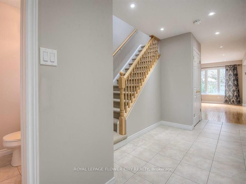 1st image of 308 Pineland Pl