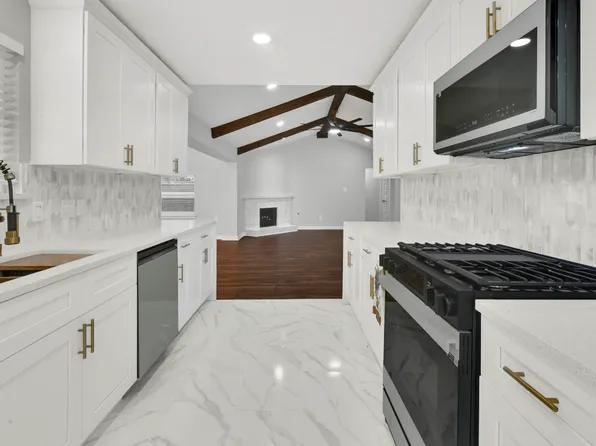 601 S Heather Ln, Friendswood, TX 77546