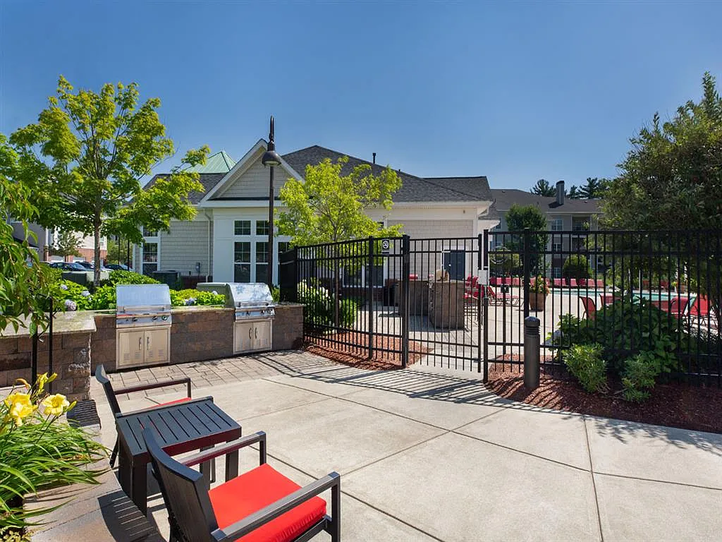 Edgewood Apartments — Photo 2