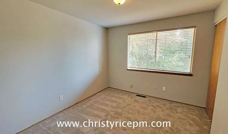 820 172nd Ave NE — Photo 12