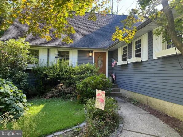 8 McKinley Ave, Blackwood, NJ 08012