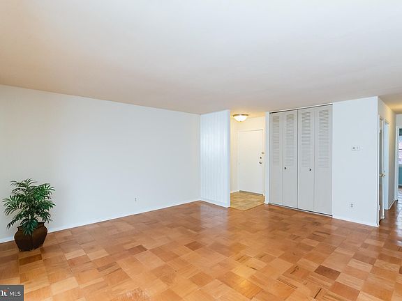 3rd image of 217 Crocker Dr APT E