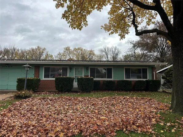 2385 Palomino Ln, Florissant, MO 63033