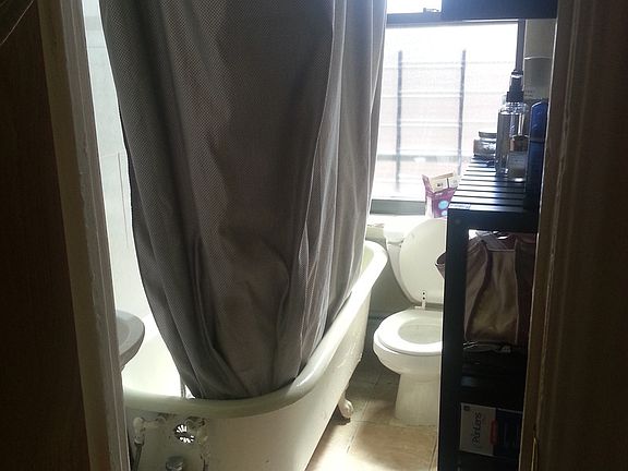 3rd image of 121 Jefferson Ave APT 19