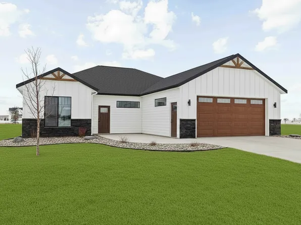 215 Emma Ct, Mapleton, ND 58059