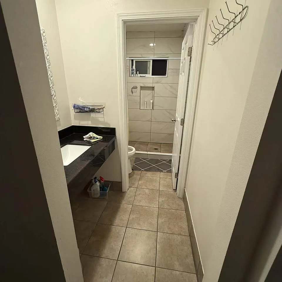 3 bed, 2100 sqft, $900 — Photo 1