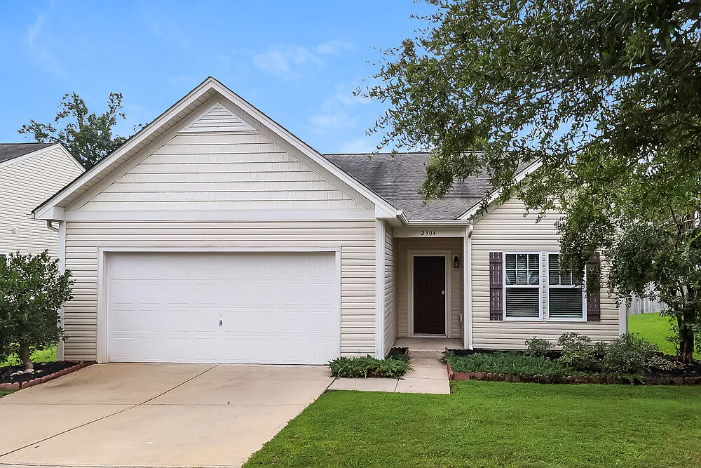 3 bed, 2.0 bath, 1681 sqft, $2,070 — Photo 1