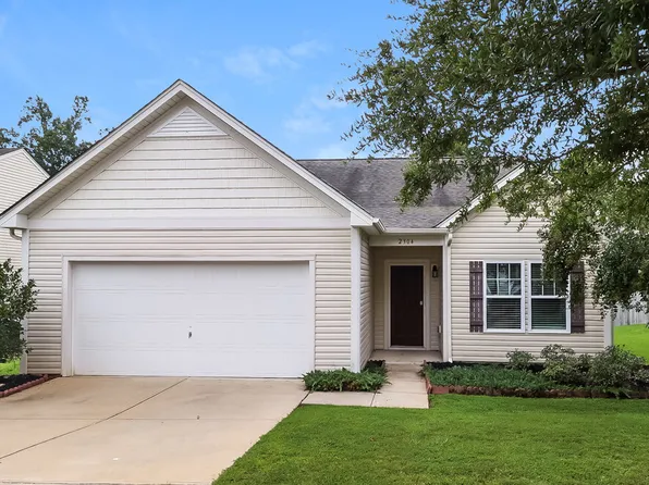 2304 Lake Vista Dr, Mount Holly, NC 28120