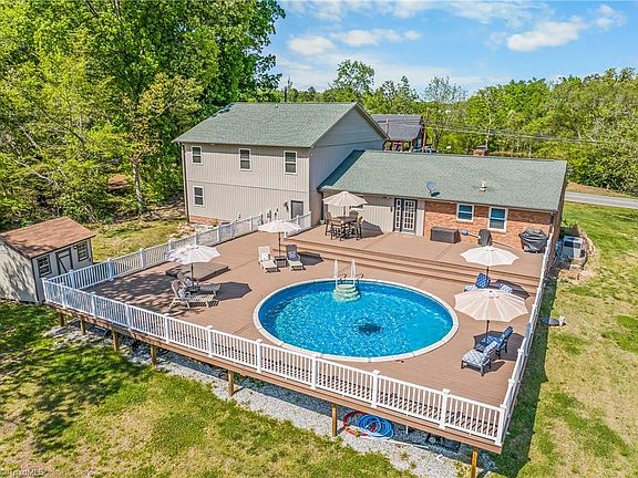 5th image of 4015 N Main St