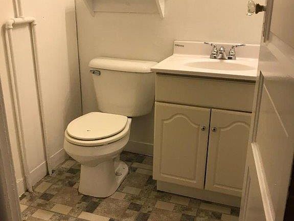 3rd image of 2687 Myrtle St Floor 1
