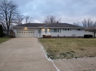 932 Pinecrest Rd, Girard, OH 44420