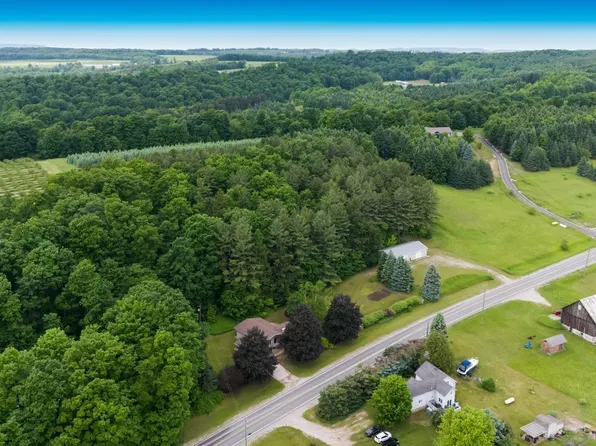 1551 N Macksey Rd, Suttons Bay, MI 49682