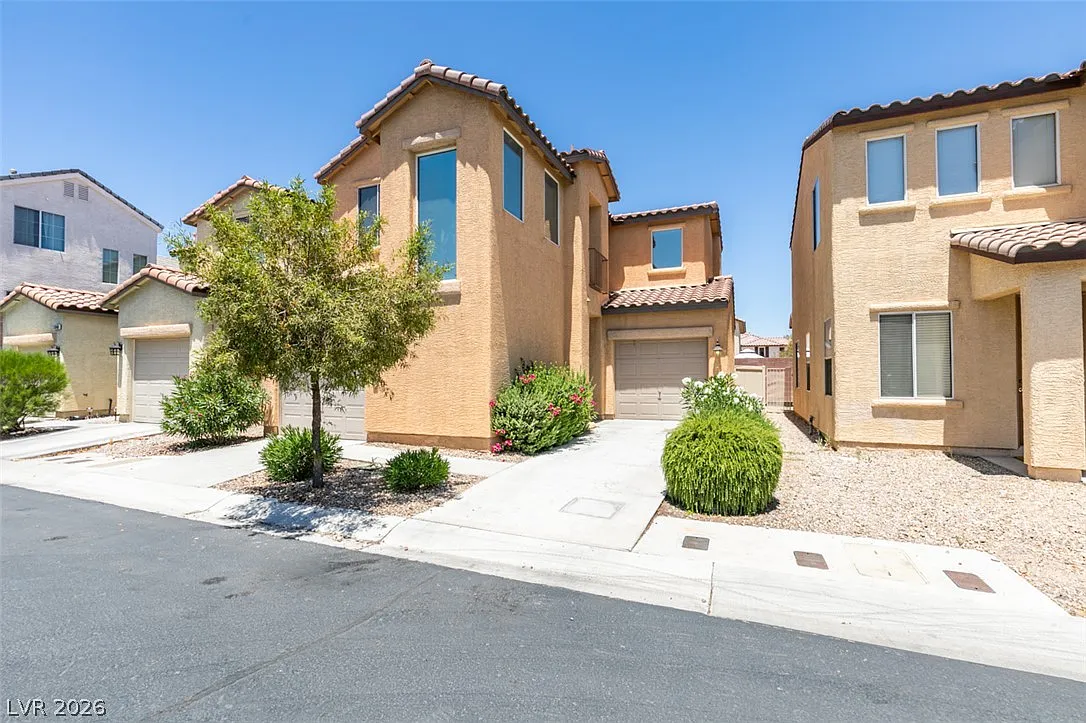 3 bed, 2.5 bath, 1187 sqft, $1,700 — Photo 2