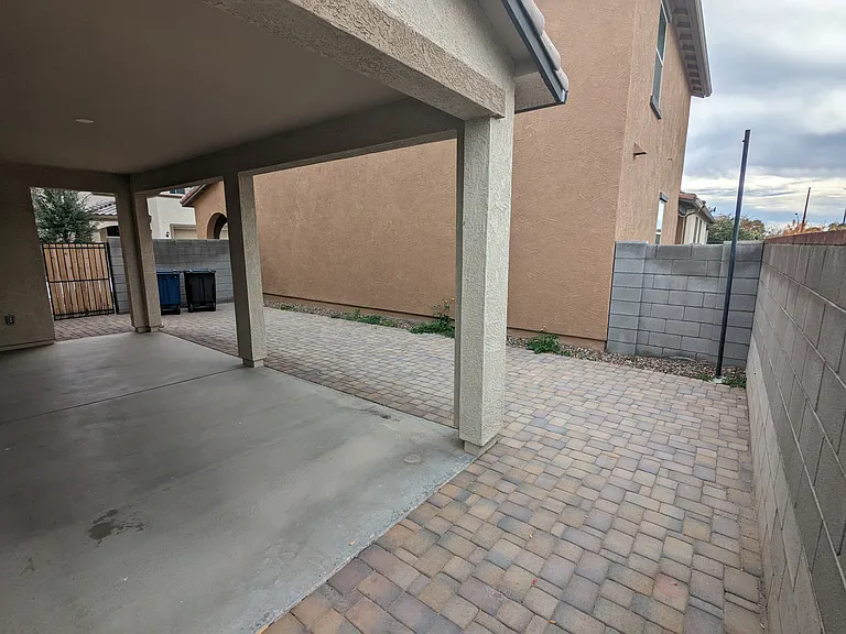 47 E Constitution Dr — Photo 24