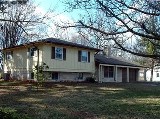 103 Fairway Vista Rd, Murphysboro, IL 62966
