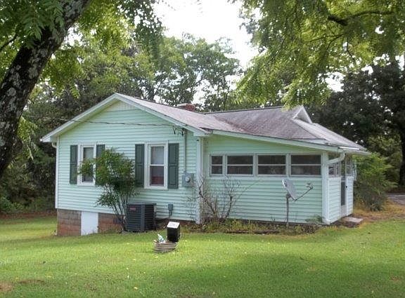 2nd image of 820 Sunrise Ln