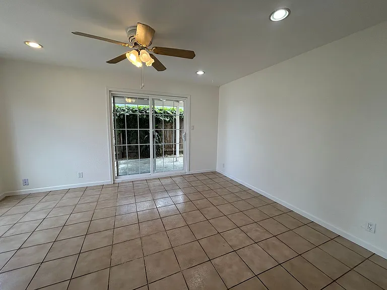 1430 Linwood Dr — Photo 8