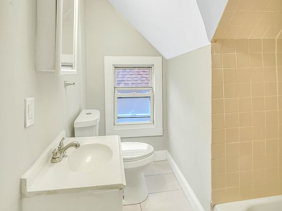 5th image of 76 Thompson St #3