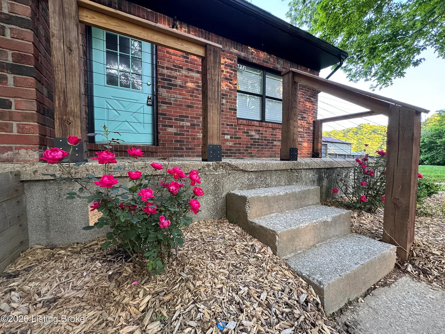 3 bed, 2.0 bath, 1365 sqft, $1,975 — Photo 2