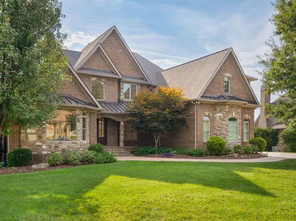 8069 Jonathan Dr, Ooltewah, TN 37363