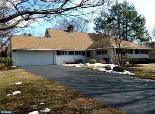 20 Firebush Rd, Levittown, PA 19056