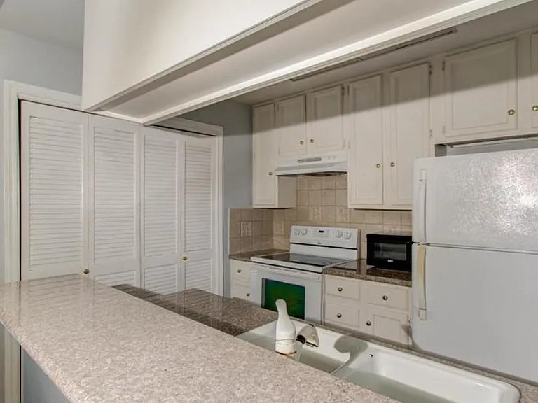 11711 Memorial Dr #381 — Photo 4