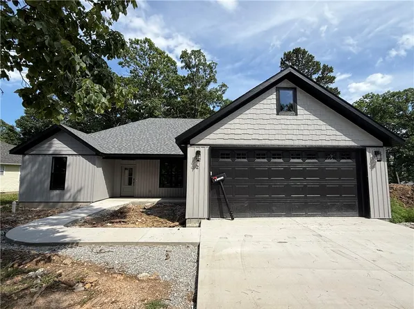 2 Hillcrest Dr, Holiday Island, AR 72631