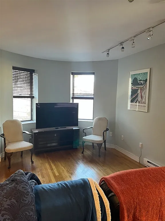 Building Photo - 14 Linwood St #2