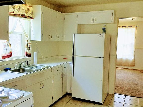 408 Kitchen Pic 1