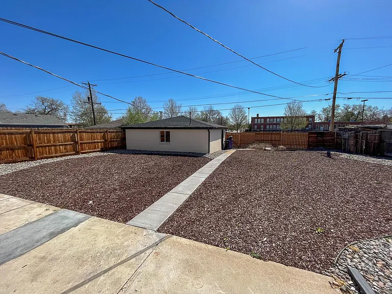 3240 Dexter St — Photo 22