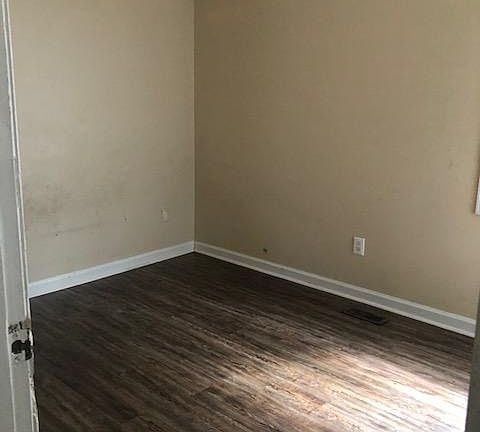 3rd image of 206 Gores Row