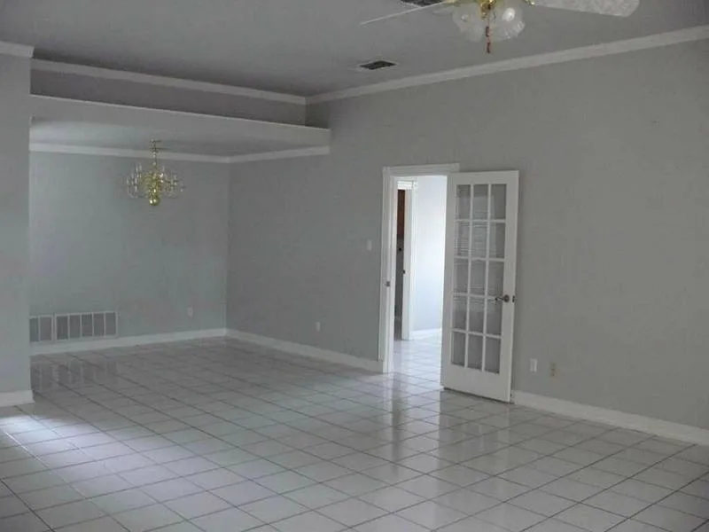 4 bed, 2190 sqft, $1,795 — Photo 3