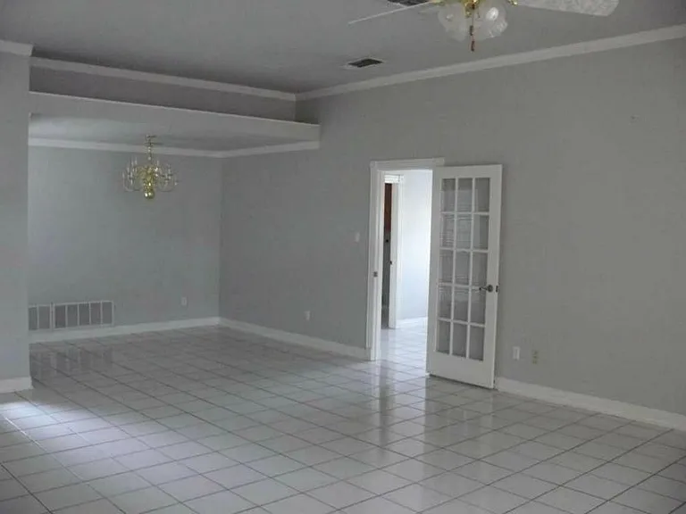 601 Man O War Dr — Photo 3