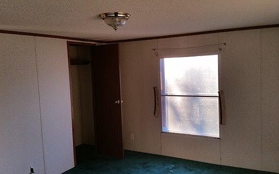 3rd image of 140 Village Circle Dr