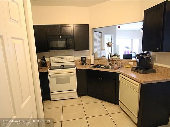 3rd image of 4713 SW 13th Ct