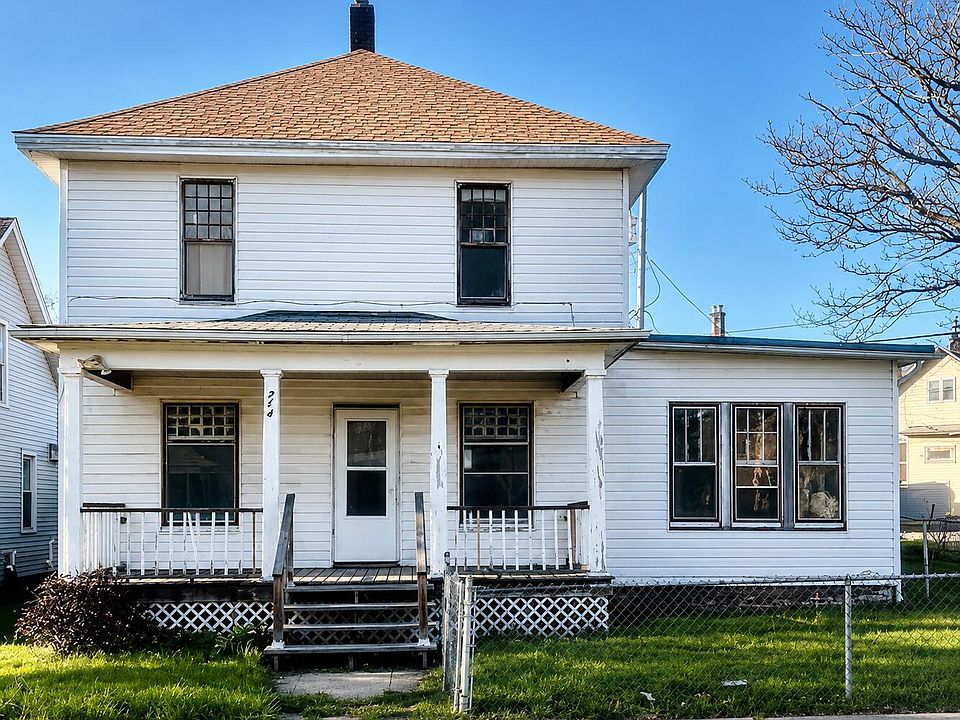 1st image of 714 E 10th St