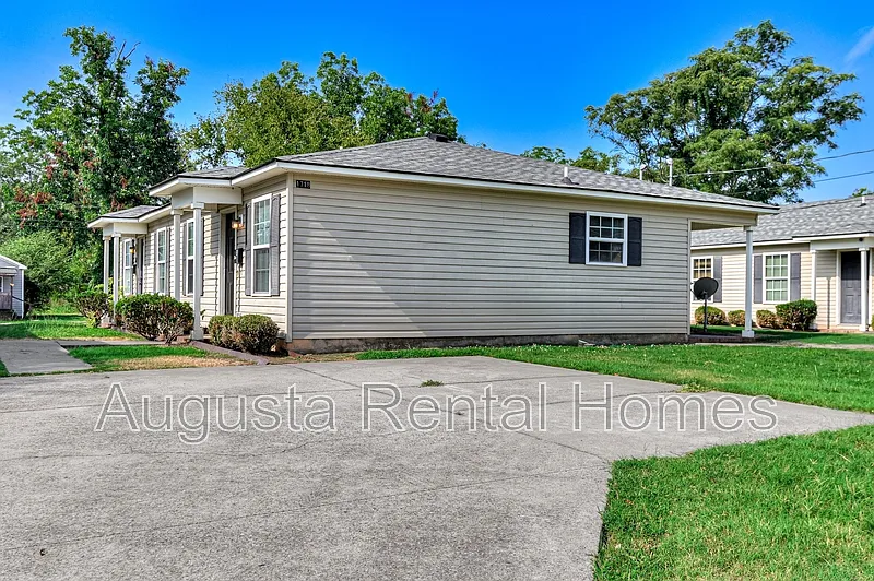 2 bed, 1.0 bath, 700 sqft, $1,100 — Photo 3