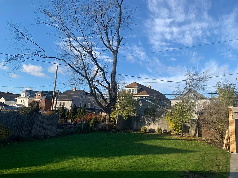 1050 Amherst St #LOWER — Photo 4