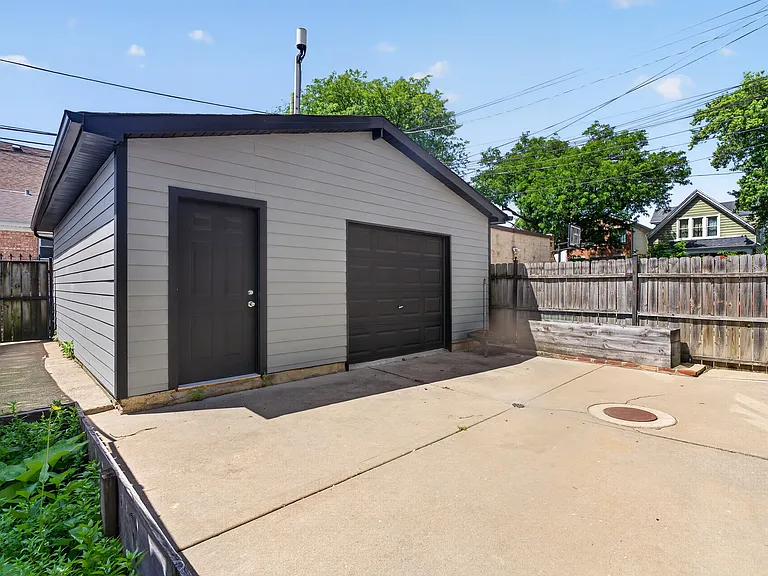 3023 W Wellington Ave — Photo 26