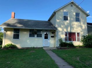 912 Academy St, Elroy, WI 53929