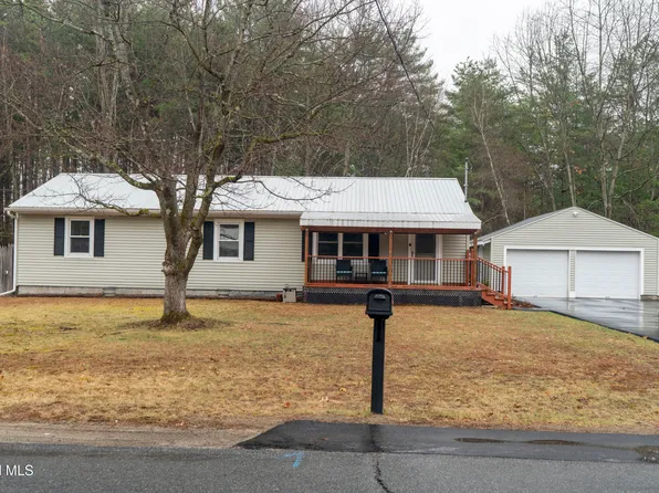 18 Pinewood Road, Queensbury, NY 12804