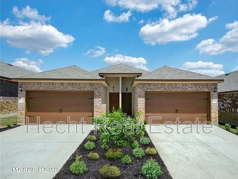 152 Samuel Dr #A — Photo 2