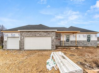 1417 Sandcastle Dr, Sycamore, IL 60178